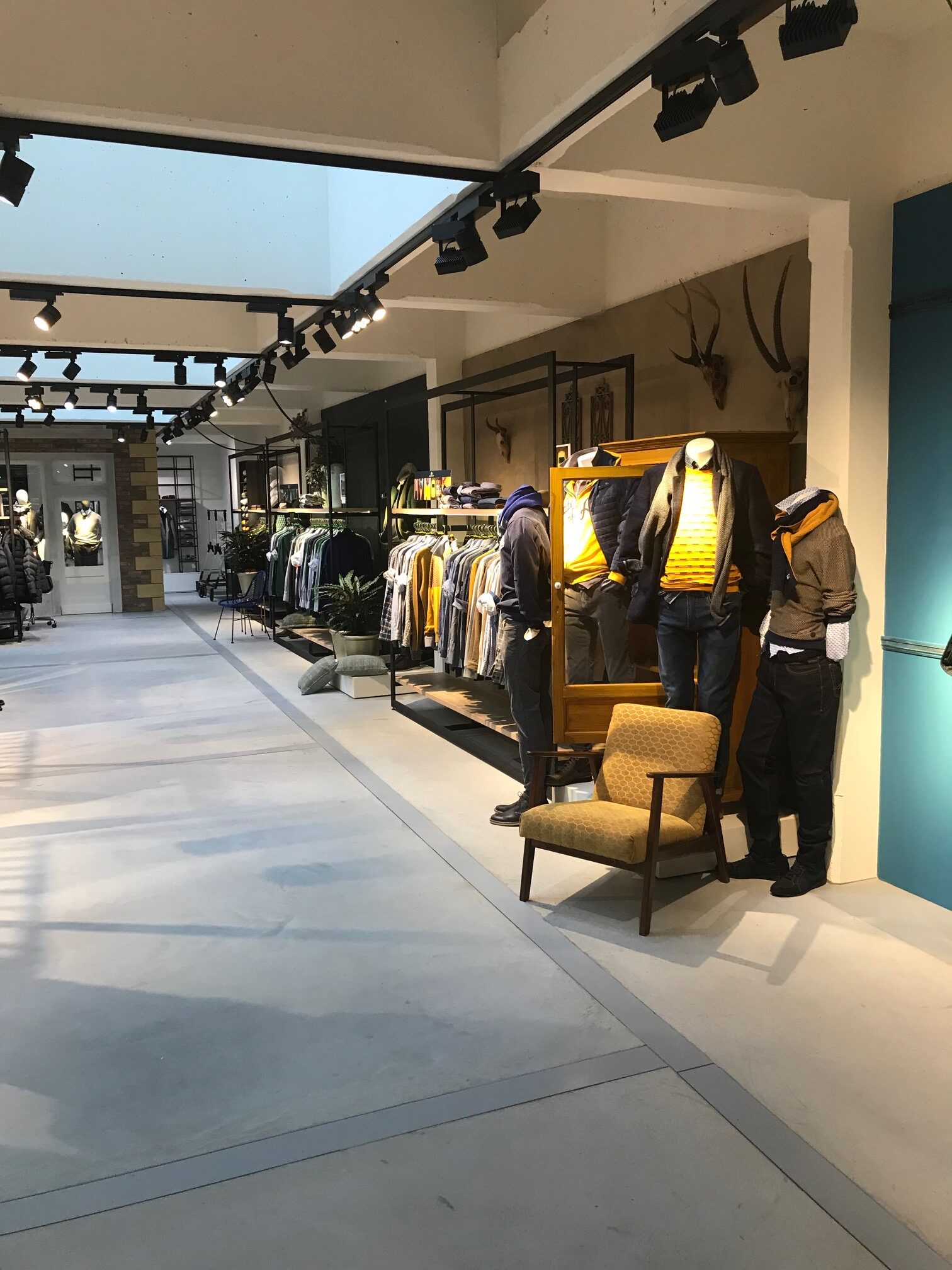 kleding aanzicht Showroom State of Art Antwerpen
