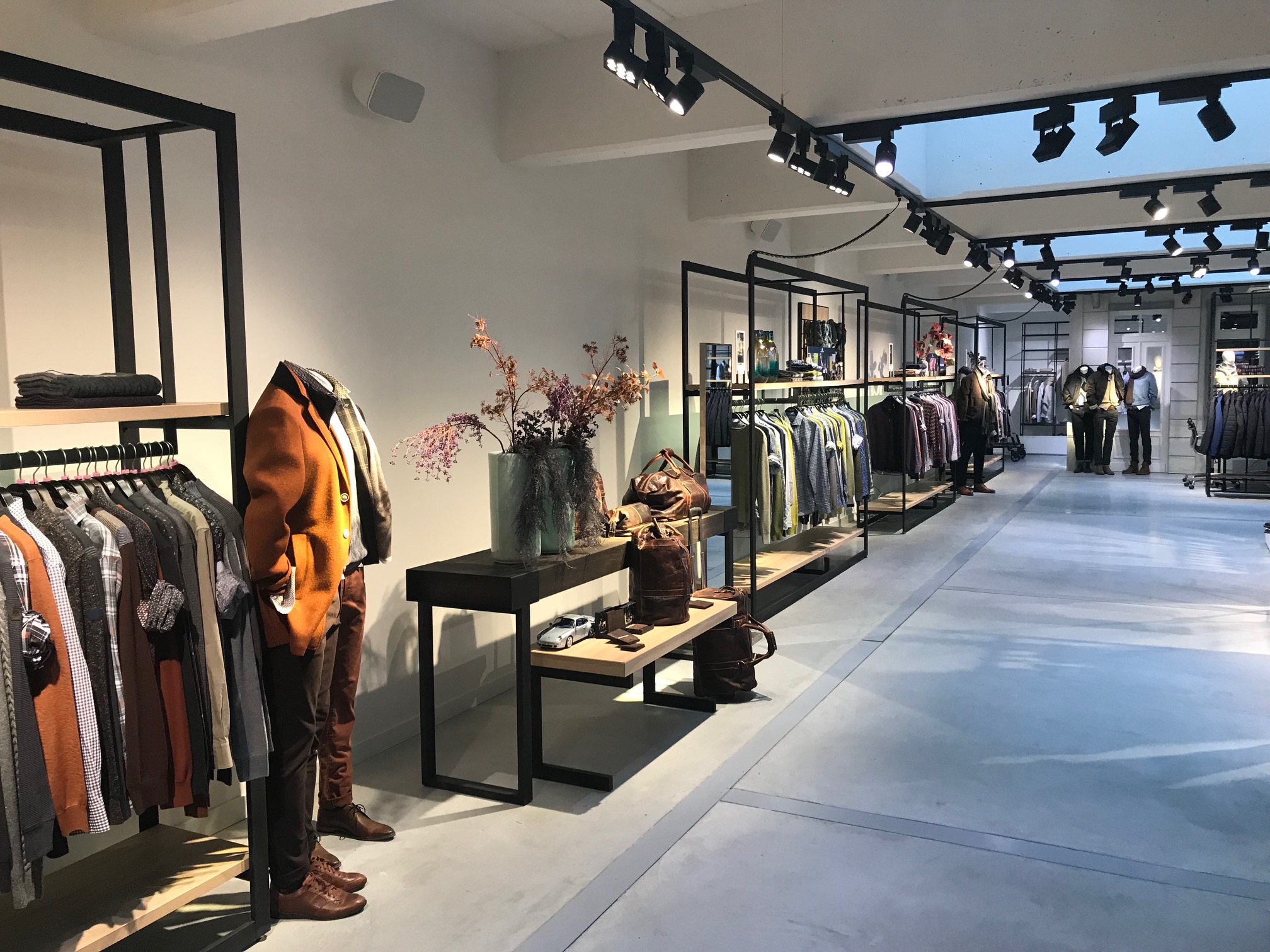 vloeren en wanden voor Showroom State of Art Antwerpen