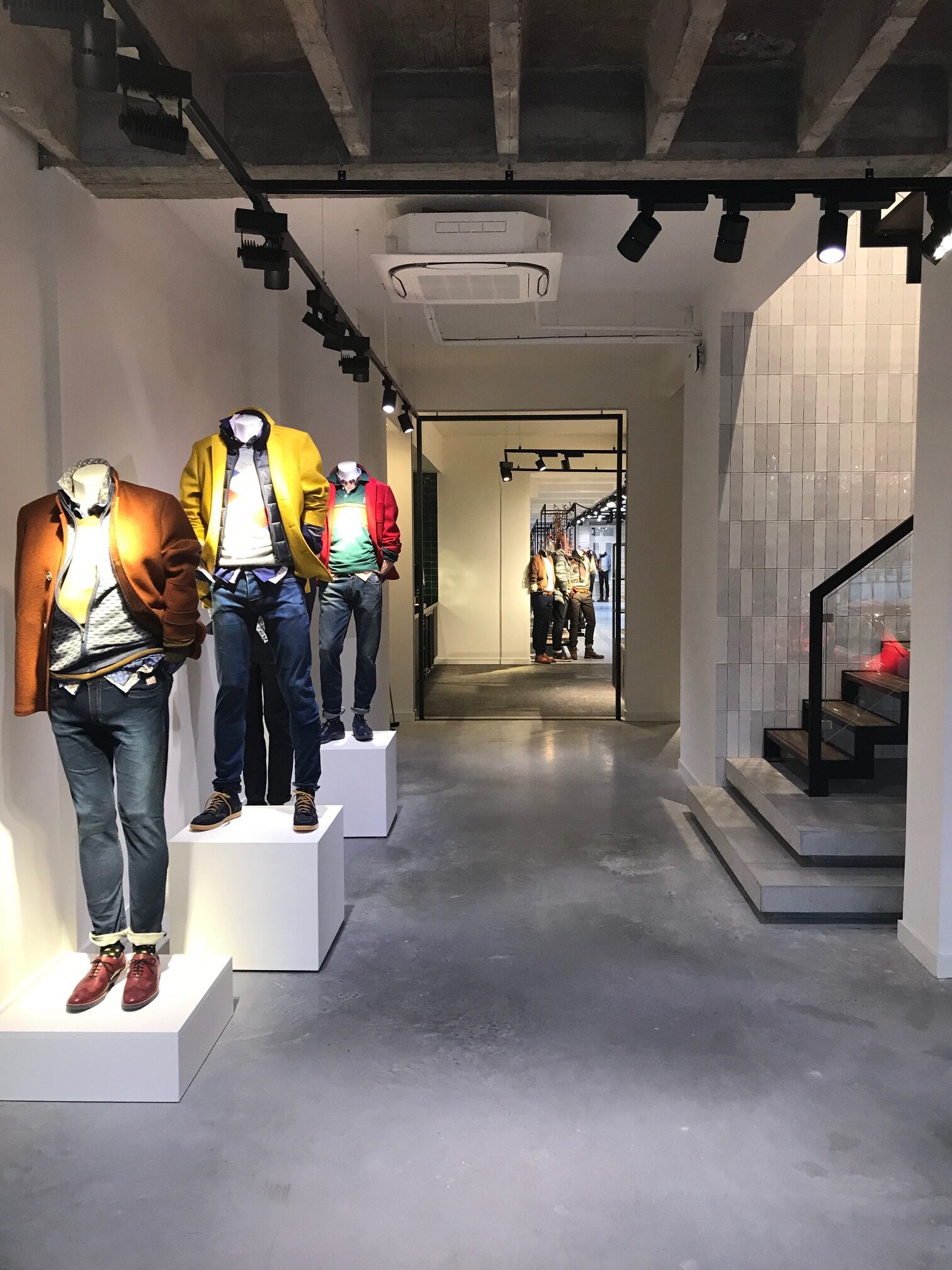 Showroom State of Art Antwerpen muren aankleding